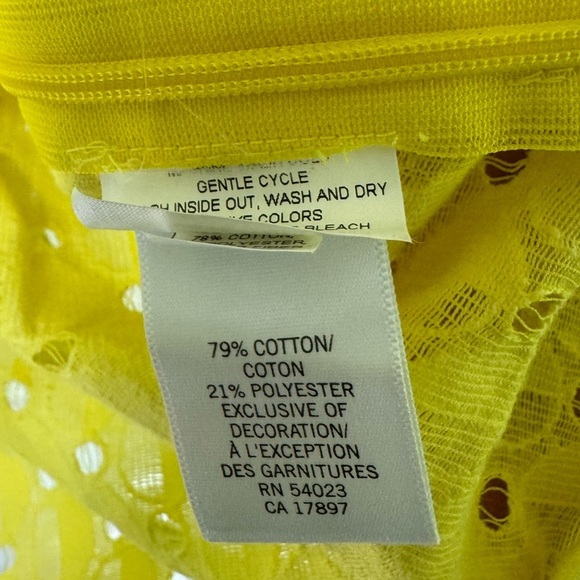 Banana Republic Bright & Sunny Yellow Eyelet blouse with side zip V-neck. NWOT - Picture 12 of 12